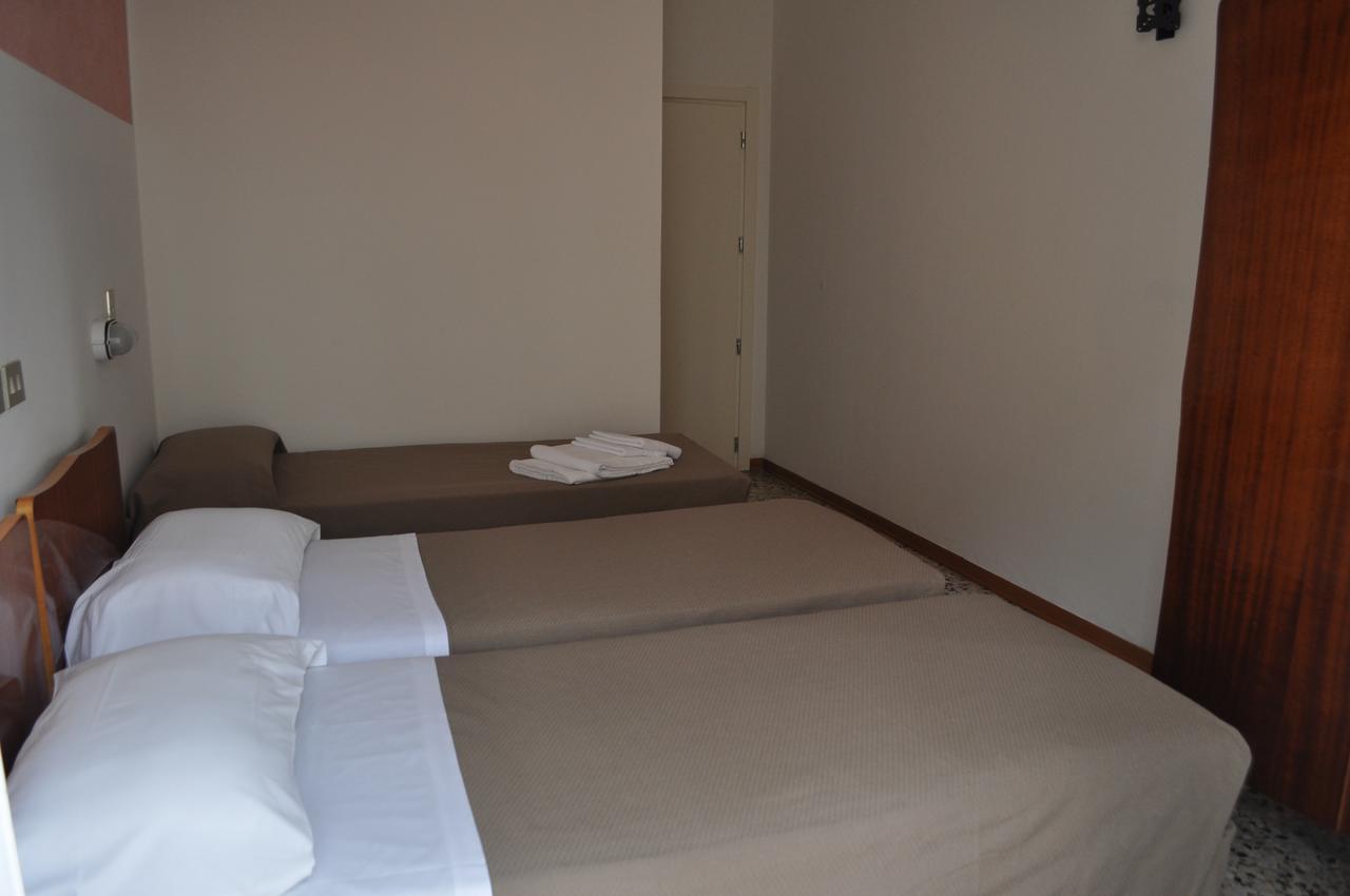 Hotel Urano 卡托利卡 外观 照片