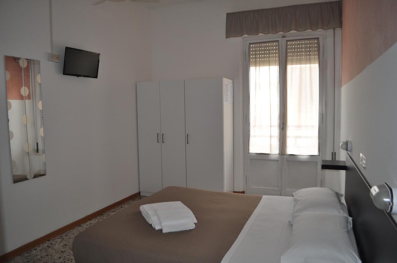 Hotel Urano 卡托利卡 外观 照片