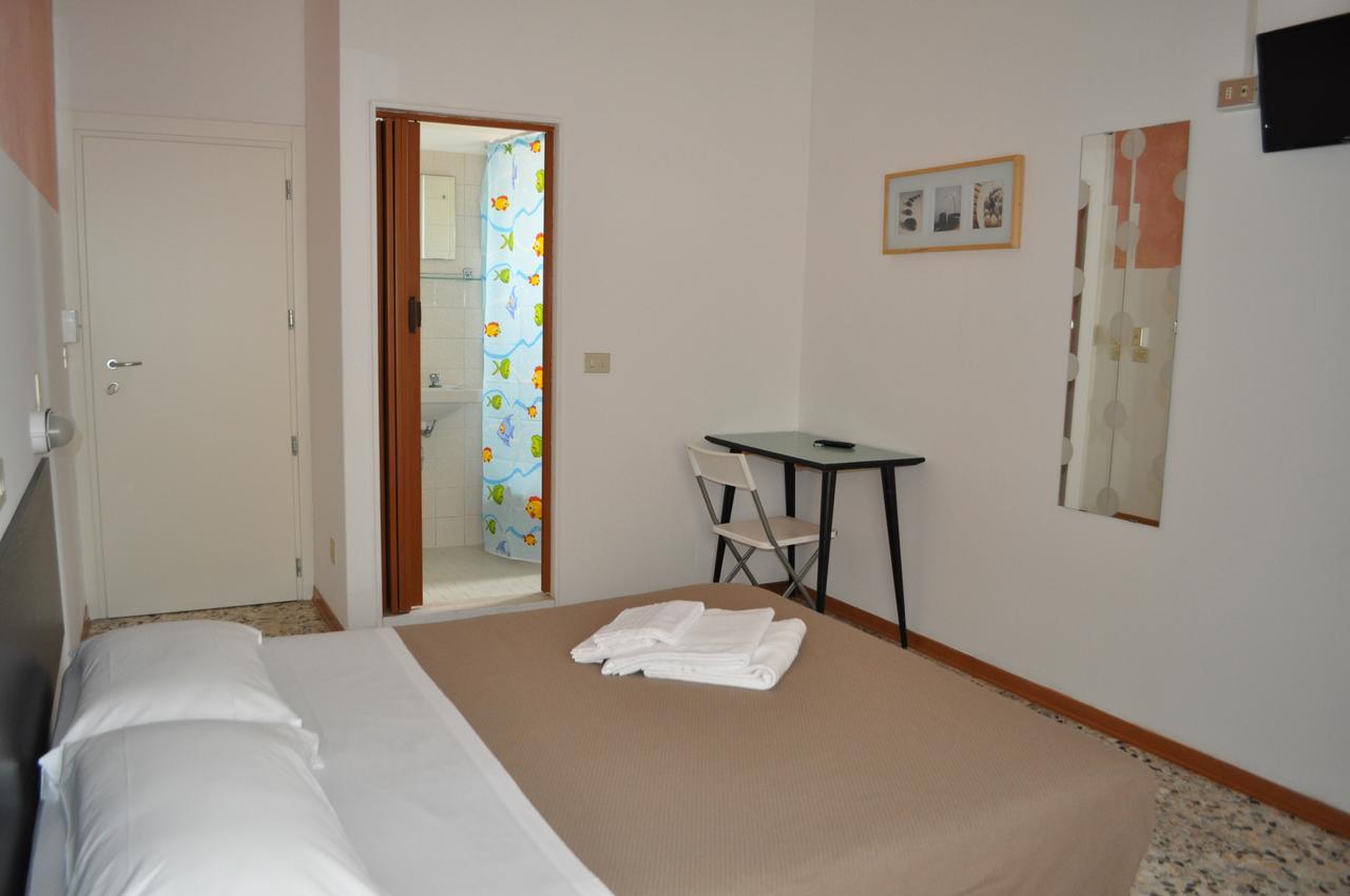 Hotel Urano 卡托利卡 外观 照片