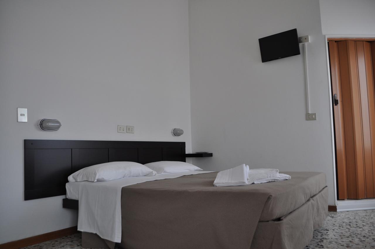 Hotel Urano 卡托利卡 外观 照片