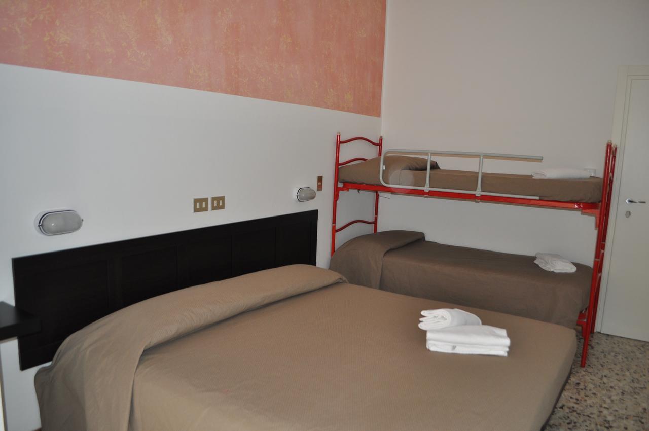 Hotel Urano 卡托利卡 外观 照片