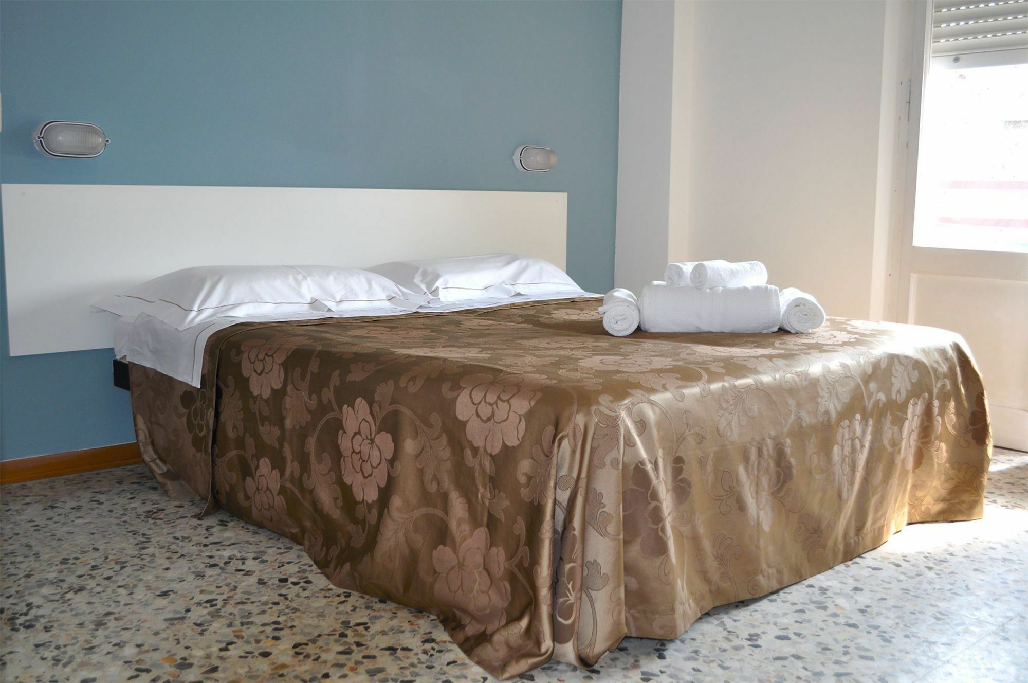 Hotel Urano 卡托利卡 外观 照片
