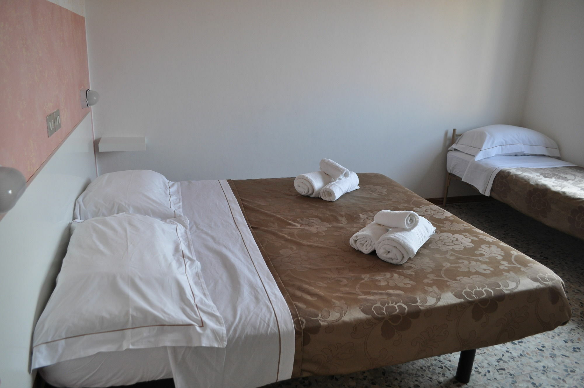 Hotel Urano 卡托利卡 外观 照片