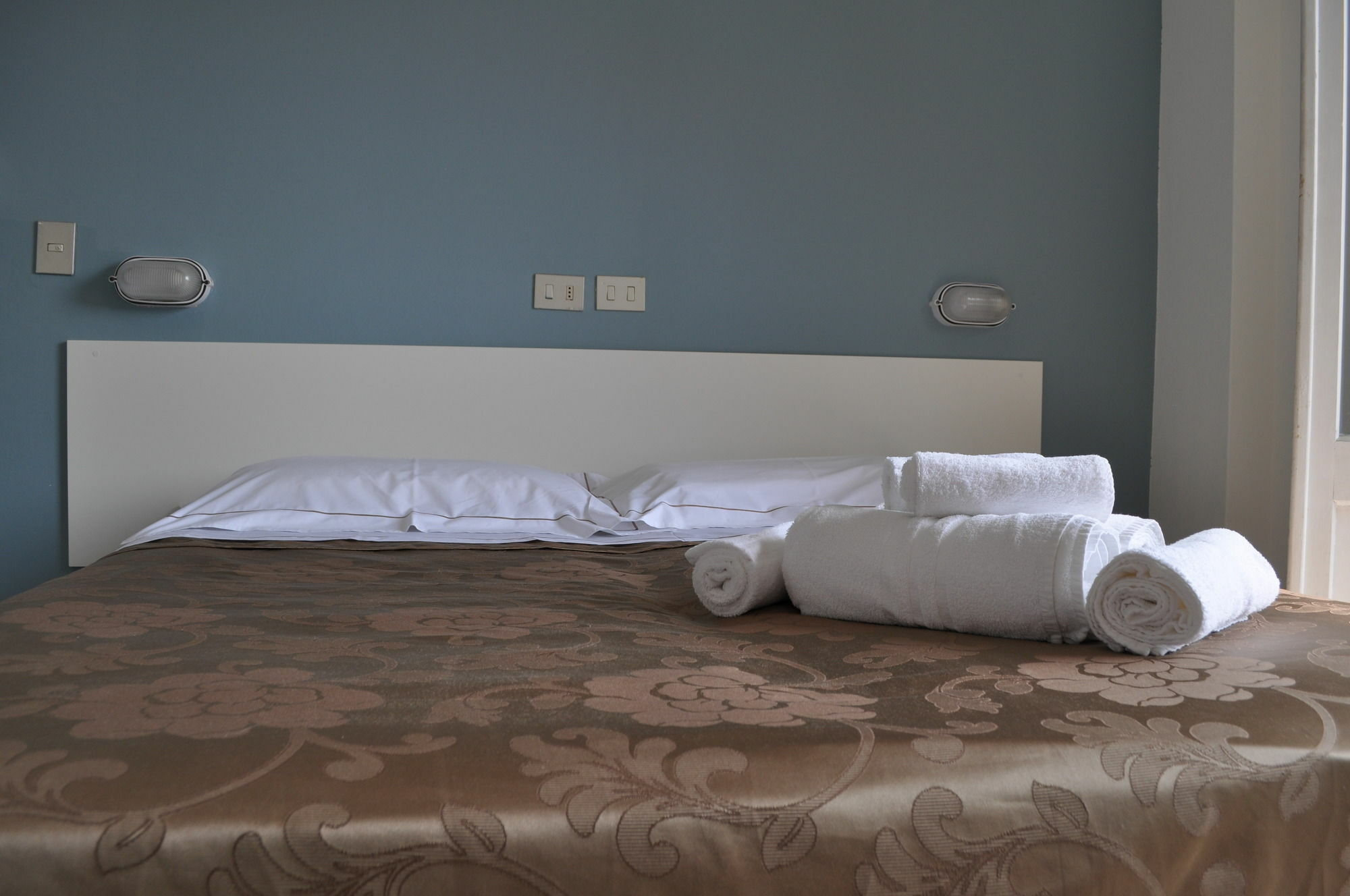 Hotel Urano 卡托利卡 外观 照片